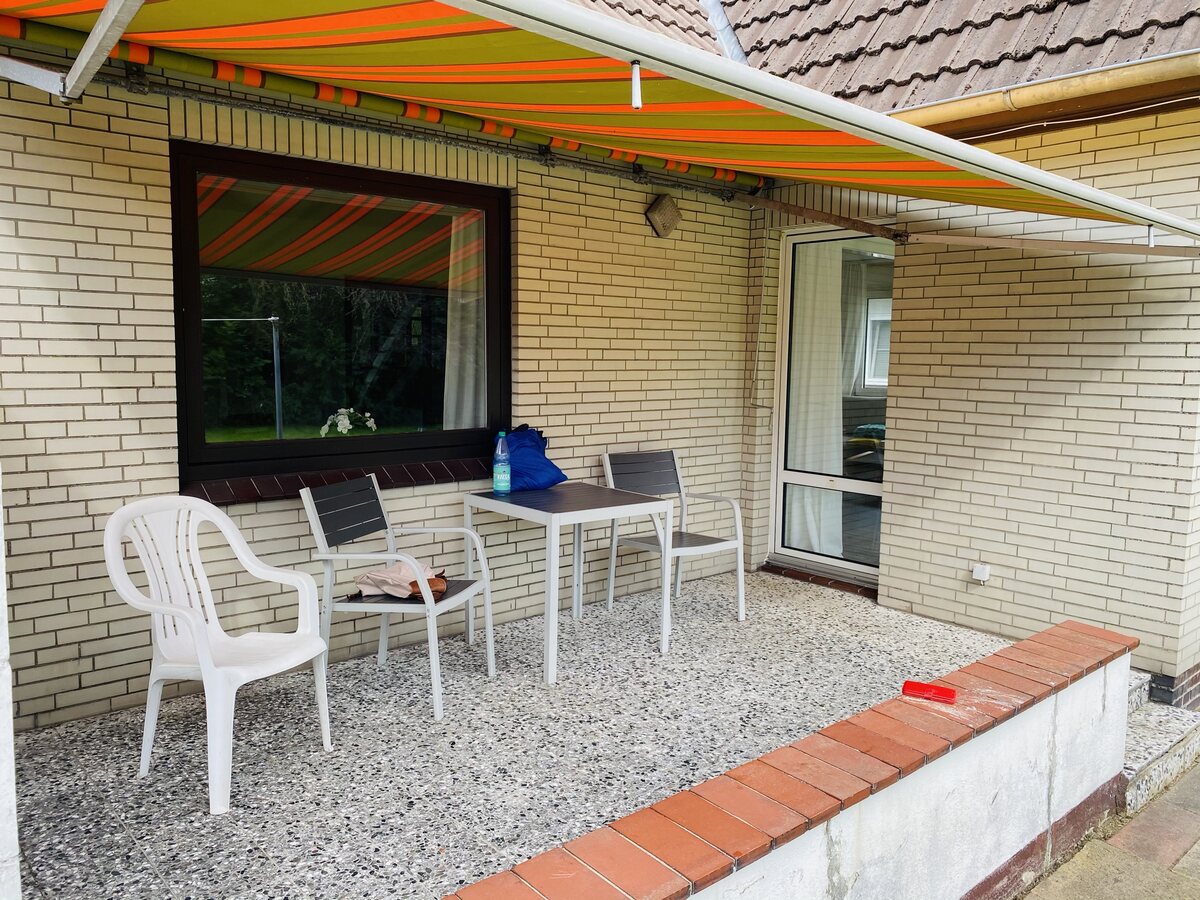 Holzterrasse statt Steinplatten – Vorher