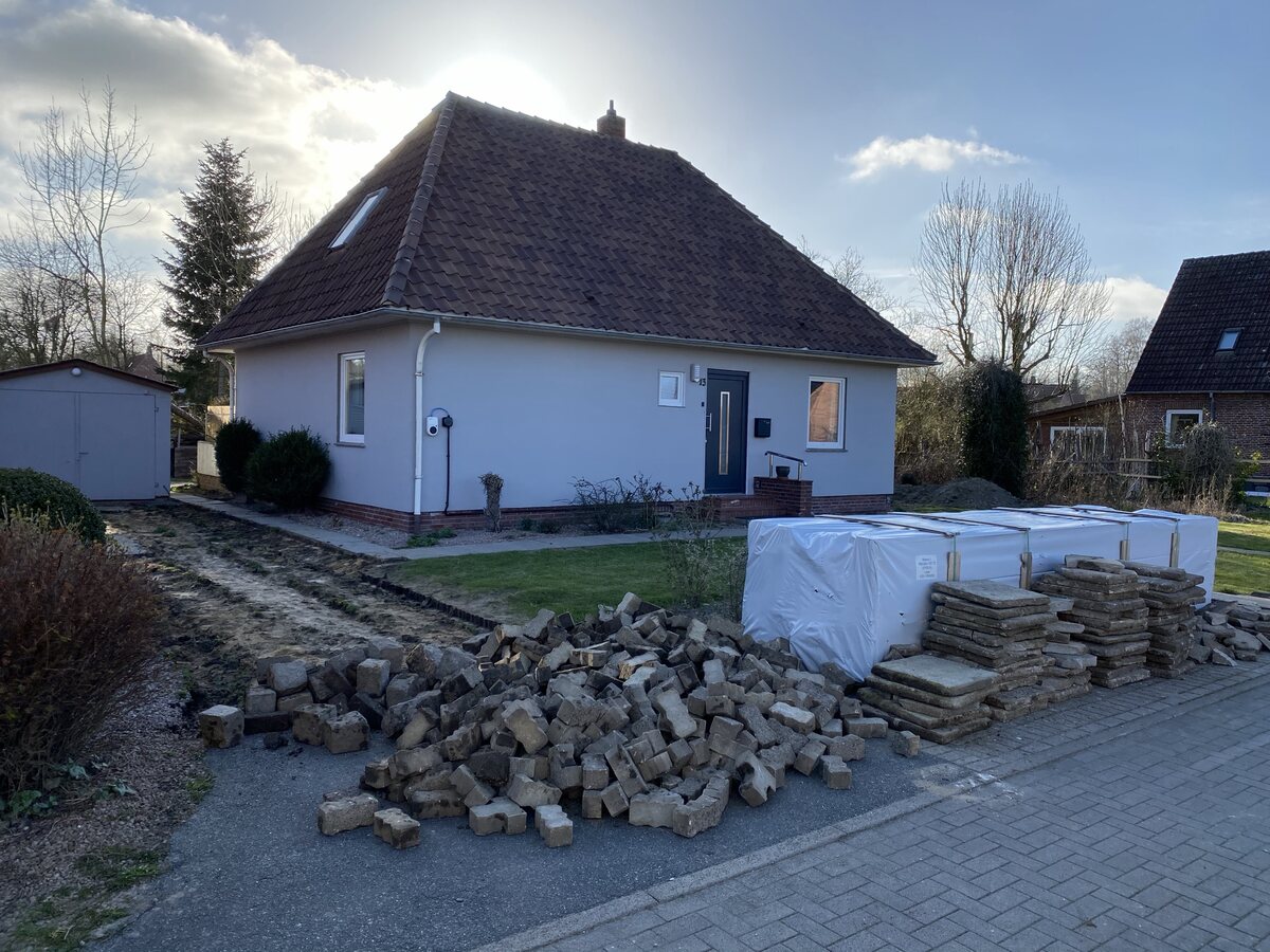 Einfahrt und Stellplatz – 2021