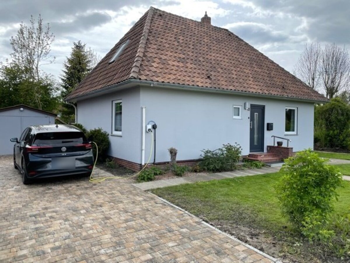 Einfahrt und Stellplatz – Heute